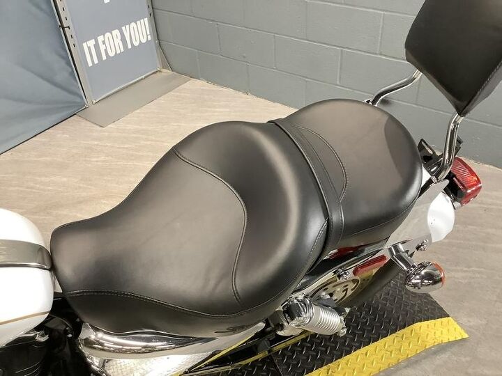 only 8726 miles vance and hines exhaust highflow backrest crashbar tour seat