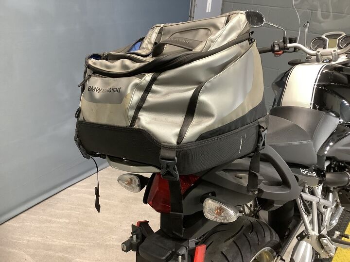 only 4685 miles abs heated grips asc onboard computer rear storage bag and