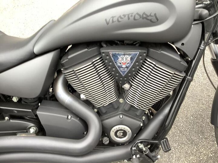 freedom performance exhaust backrest passenger seat and foot pegs fuel injected