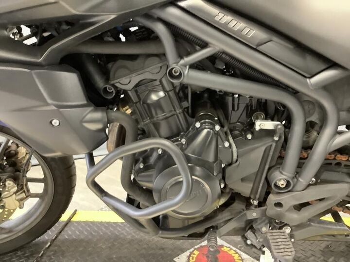 only 6567 miles triumph bags rack crash cage skid plate abs onboard computer