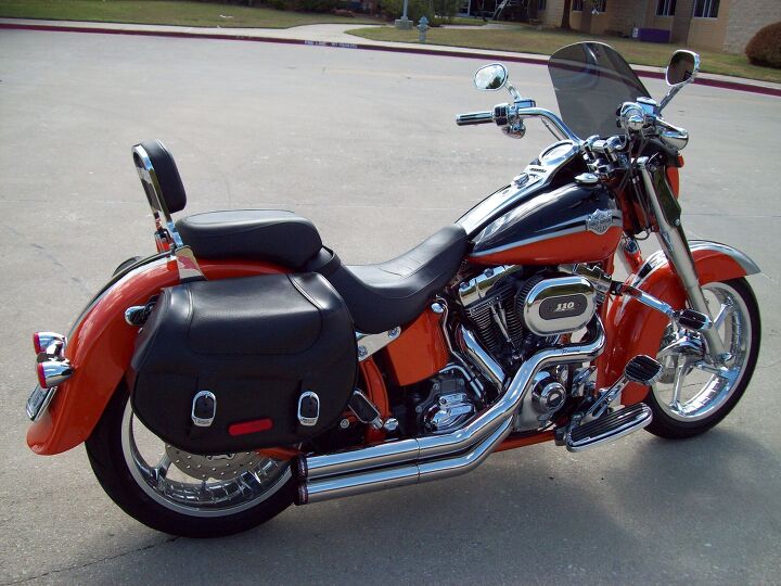 2010 harley cvo softail convertible with only 3 200 miles