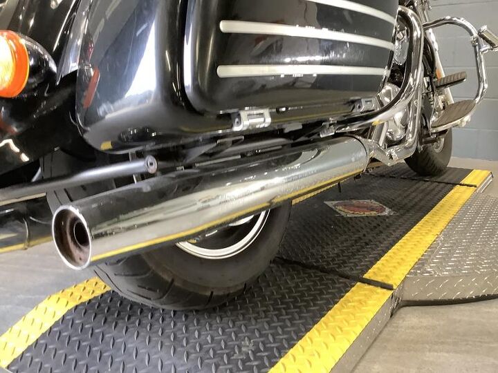 only 9206 miles crashbar highway pegs backrest windshield new tires fuel