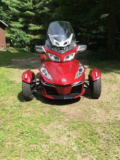 2015 CanAm RTs With 2550 Miles!