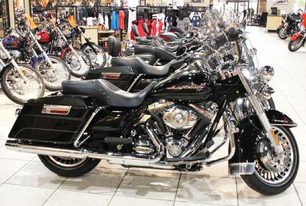 great looking bike timeless boulevard cruiser style fully equipped for