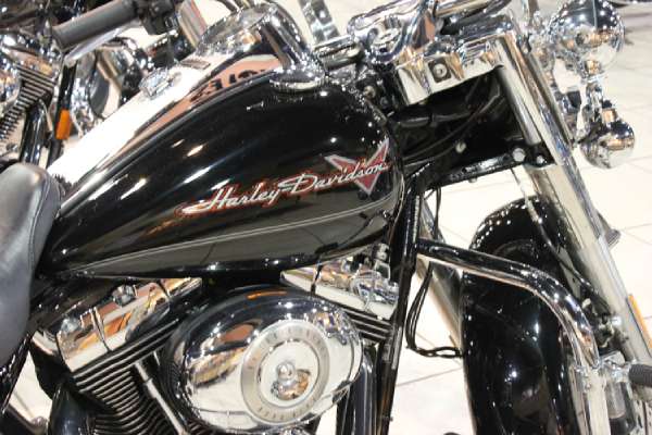 great looking bike timeless boulevard cruiser style fully equipped for