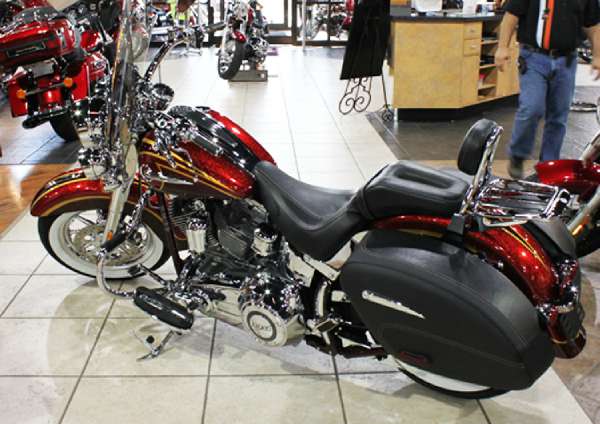 screamin eagle cvo the cvo softail deluxe combines big features with an easy