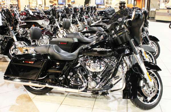 nice ride the 2011 harley davidson touring street glide flhx is equipped with