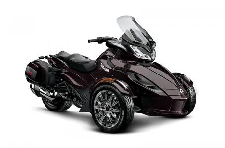 indulge your touring side with the luxury and comfort of the spyder st limited