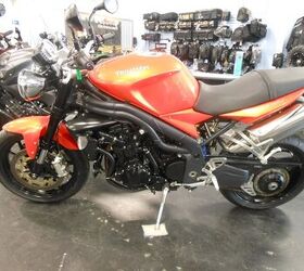 triumph speed triple street bike 1050cc makes for great all around riding with