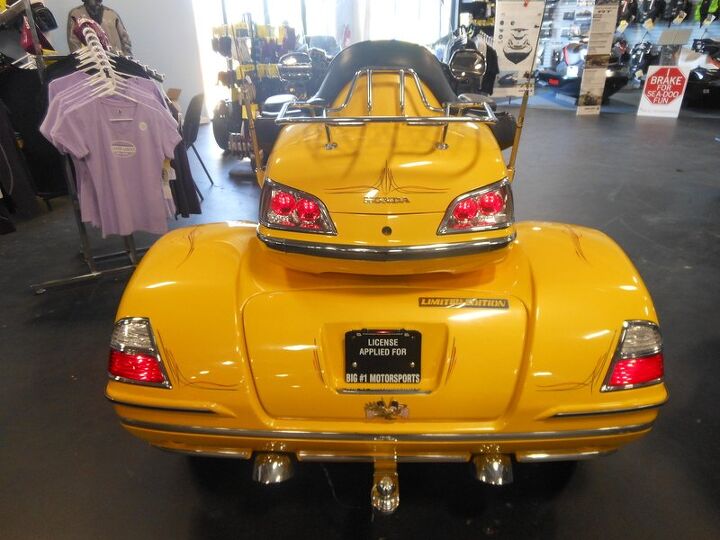 beautiful goldwing trike loaded with all the options plus adaptation for satillite