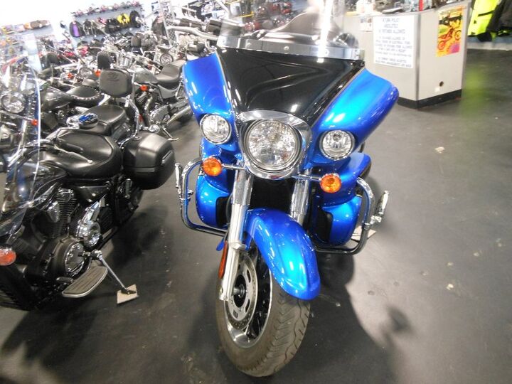 kawasaki s fully dressed tourer only 2 620 miles has been serviced and ready to