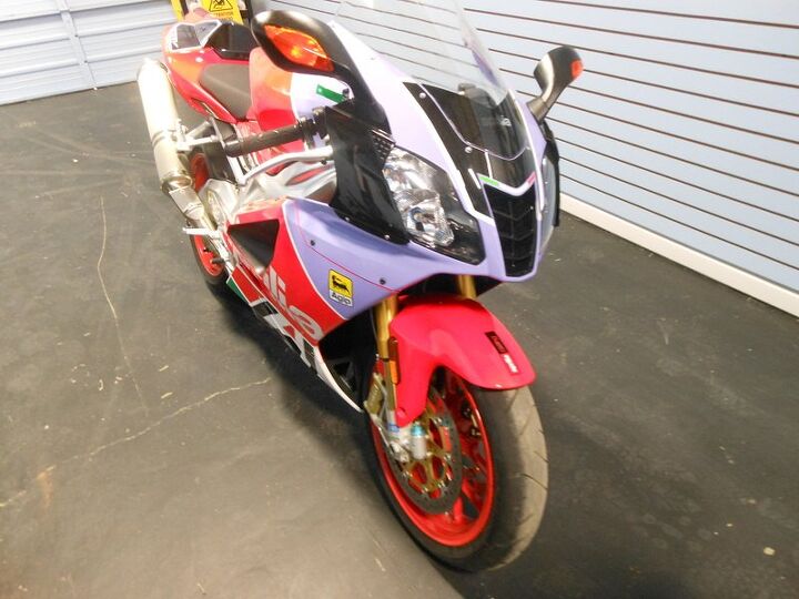 aprilia rsv1000 uncompromising power and handling only 1 819 miles serviced and