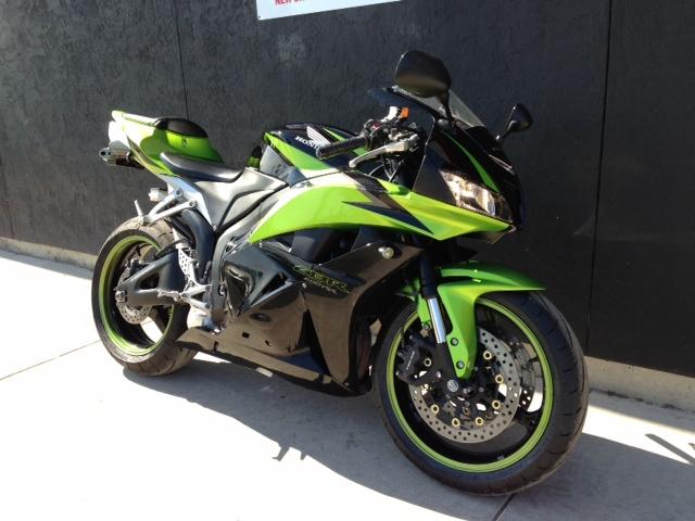 ready for summer like the bigger cbr1000rr the cbr600rr is proof