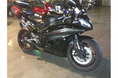 2006 yamaha yzf r6 this bike books at 6500 only 8049 miles brand new tires