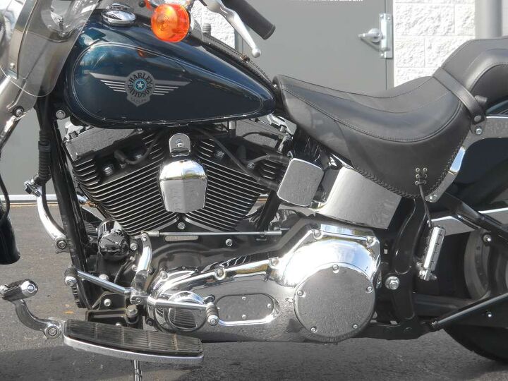fuel injected shield pipes backrest rack highway pegs clean