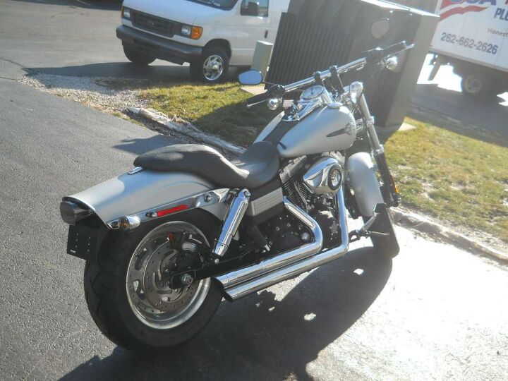 1 owner new tires vance hines pipes security clean dyna this bike is