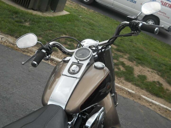 screamin eagle pipes backrest rack extra chrome super clean this bike is