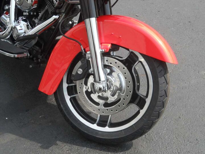 1 owner new tires abs painted inner fairing 19 street glide wheels chrome