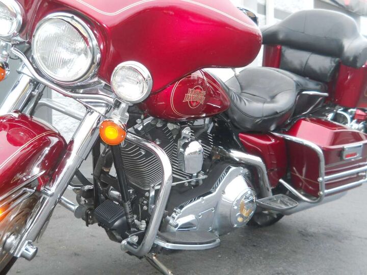 fuel injected chrome frontend great color clean this bike is fuel