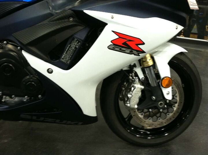 middleweight sport the brand new redesigned 2011 gsx r750 is the