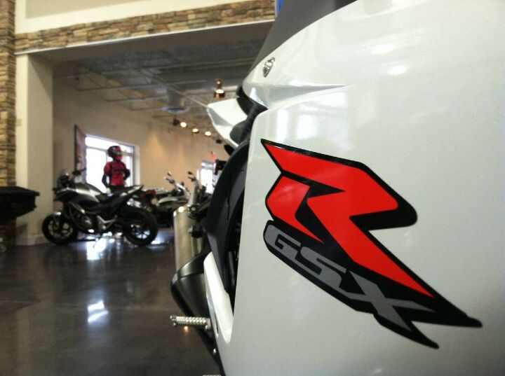 middleweight sport the brand new redesigned 2011 gsx r750 is the