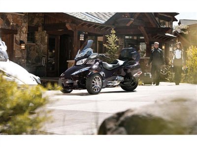 the ultimate way to enjoy the road the spyder rt limited offers unrivaled comfort