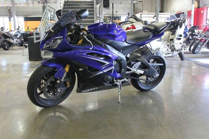 beautiful r 6 with low miles track ready street