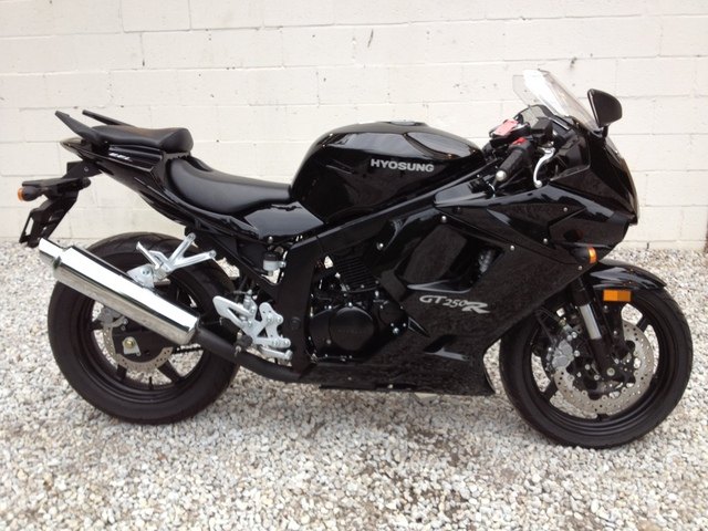 description this 2011 hyosung gt250r is in very good condition with