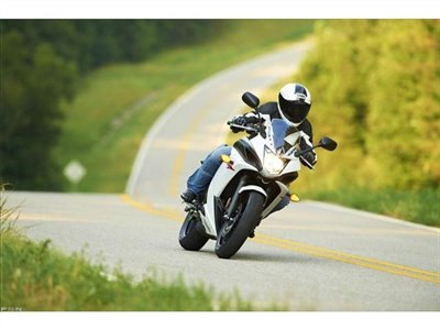 serious features at a seriously low pricethe fz6r offers features