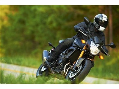 the perfect do it all sportbikethe fz8 is a do it all sport bike