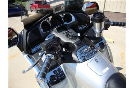 exceptionally nice metallic silver 1800 gold wing with a host of tasteful