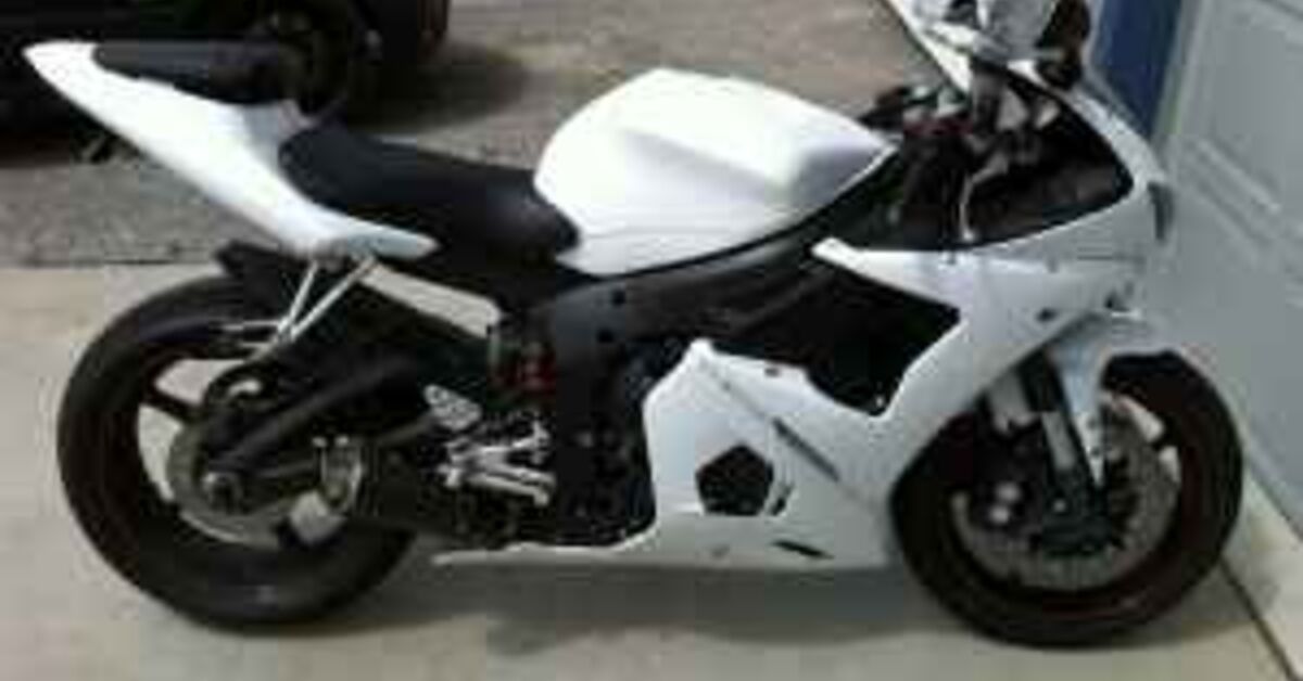 2005 Yamaha R6 White