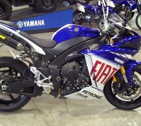 the new yzf r1 le not only gives you much of valentino rossi s championship