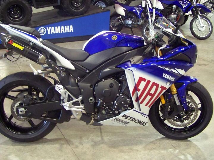 the new yzf r1 le not only gives you much of valentino rossi s championship