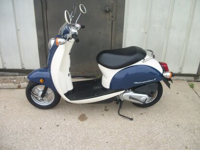 WHITE/BLUE 50 METROPOLITAN With 424 Miles. Call for Details; Ready to Sell