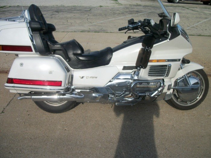 white gold wing 1500 with 106k miles call for details ready to sell