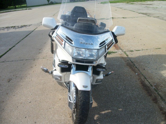 white gold wing 1500 with 106k miles call for details ready to sell