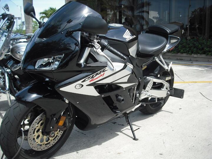 incredibly low miles many accesoriesmeet the cbr1000rr the