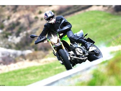 a unique motorcycle with an unmistakable character developed from aprilia s