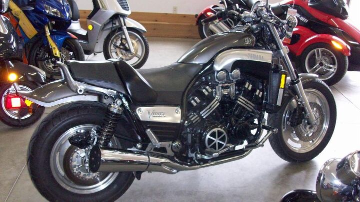 2001 yamaha v max good condition for year call 989 224 8874the