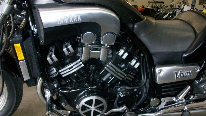 2001 yamaha v max good condition for year call 989 224 8874the