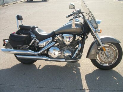 SILVER VTX 1300 RETRO With 2864 Miles. Call for Details; Ready to Sell