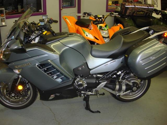 2008 kawasaki concourse 1400 excellent condition low miles ready for that