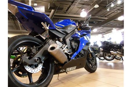 2006 blue yamaha r6 great condition