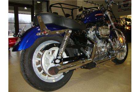 this 883 sportster is a great beginners cruiser and would be a perfect ladies bike