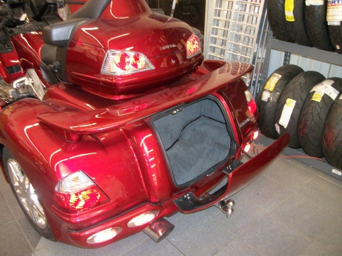 brand new red 2010 1800 goldwing with factory warranty
