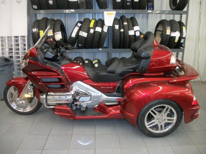 brand new red 2010 1800 goldwing with factory warranty