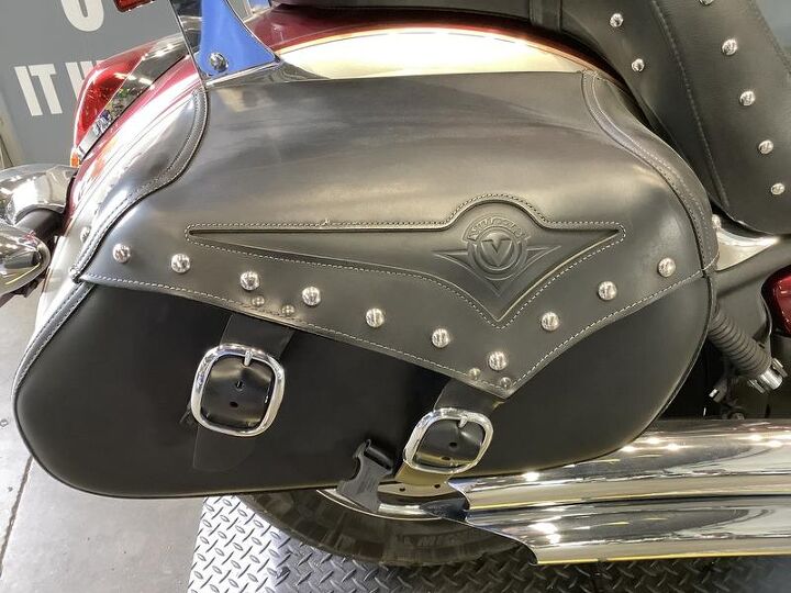 vance and hines exhaust crashbar windshield backrest saddle bags clean fuel