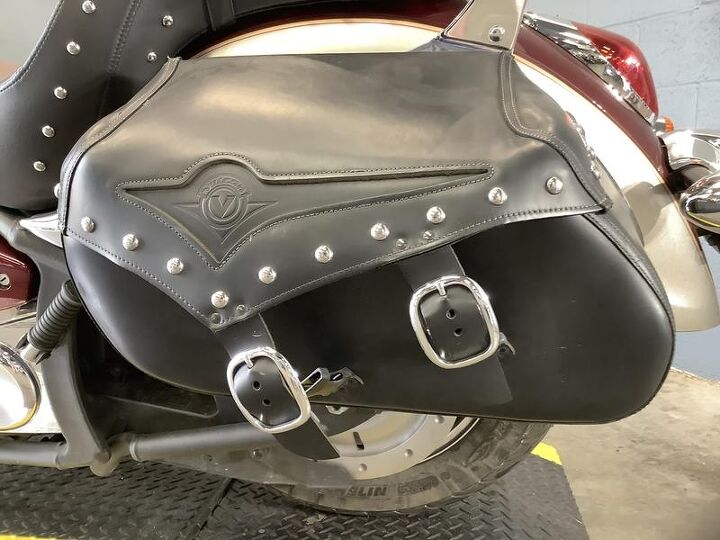 vance and hines exhaust crashbar windshield backrest saddle bags clean fuel