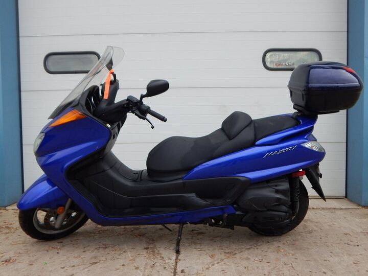 1 owner givi top box good color nice super scooter new tires we can